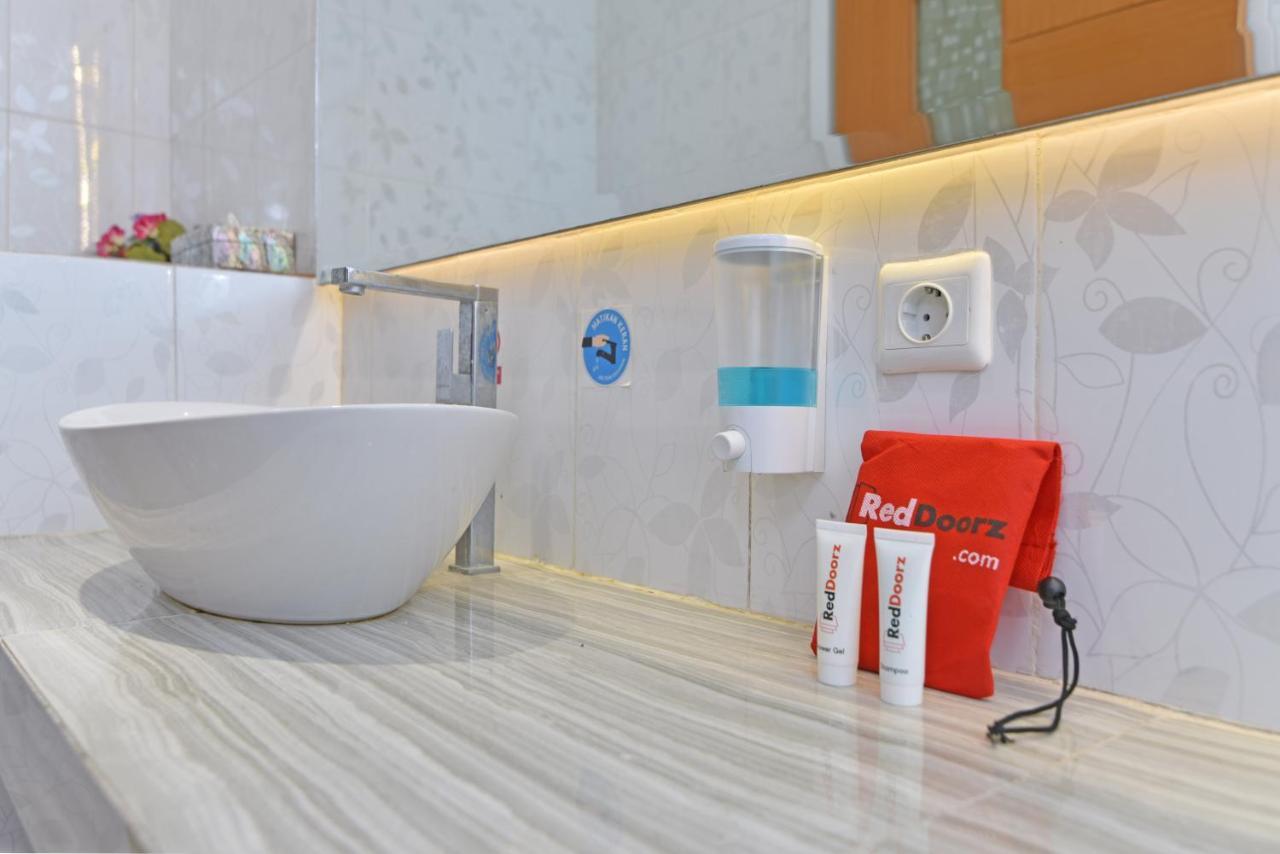 Reddoorz Plus @ Mahendradatta Denpasar Dış mekan fotoğraf