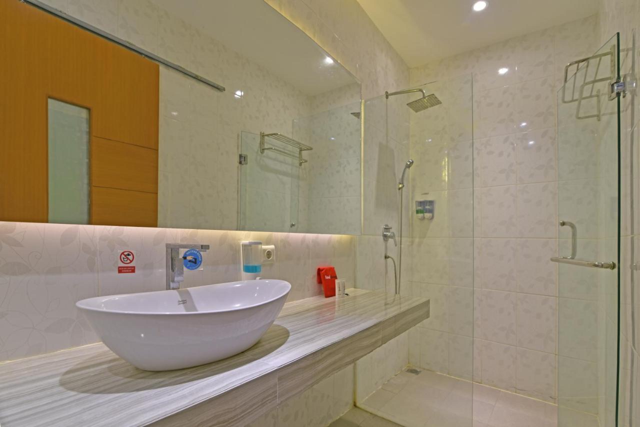 Reddoorz Plus @ Mahendradatta Denpasar Dış mekan fotoğraf